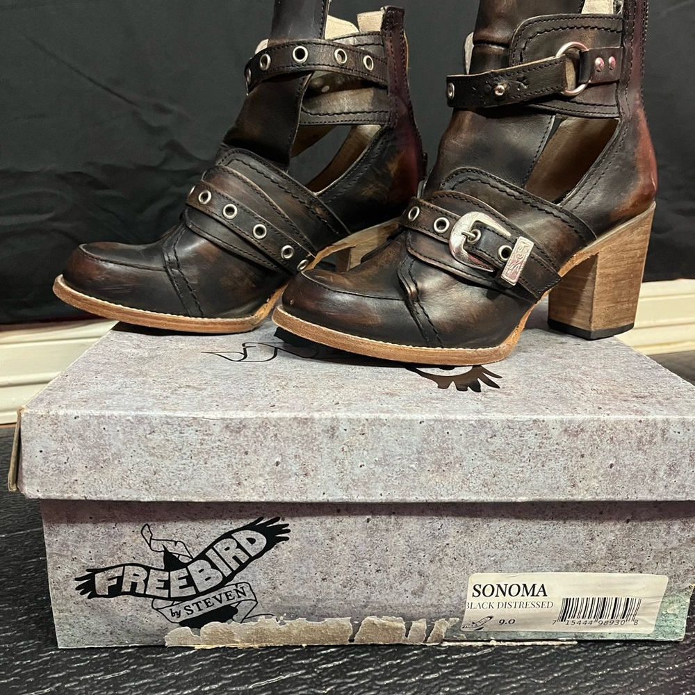 Freebird by Steven Women's Sonoma Black Distressed Heeled Boots